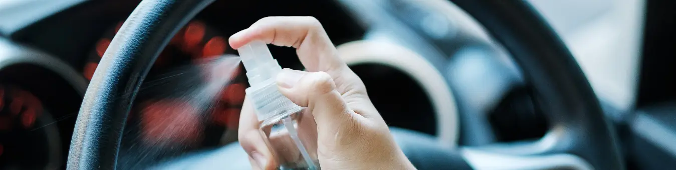 Deshazte de los malos olores en el auto con estos consejos