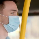 Cómo se contagia el coronavirus en el transporte público